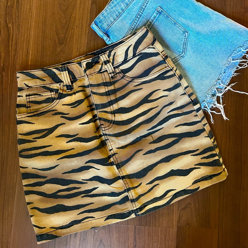 Tiger Print Skit F21 Size Small